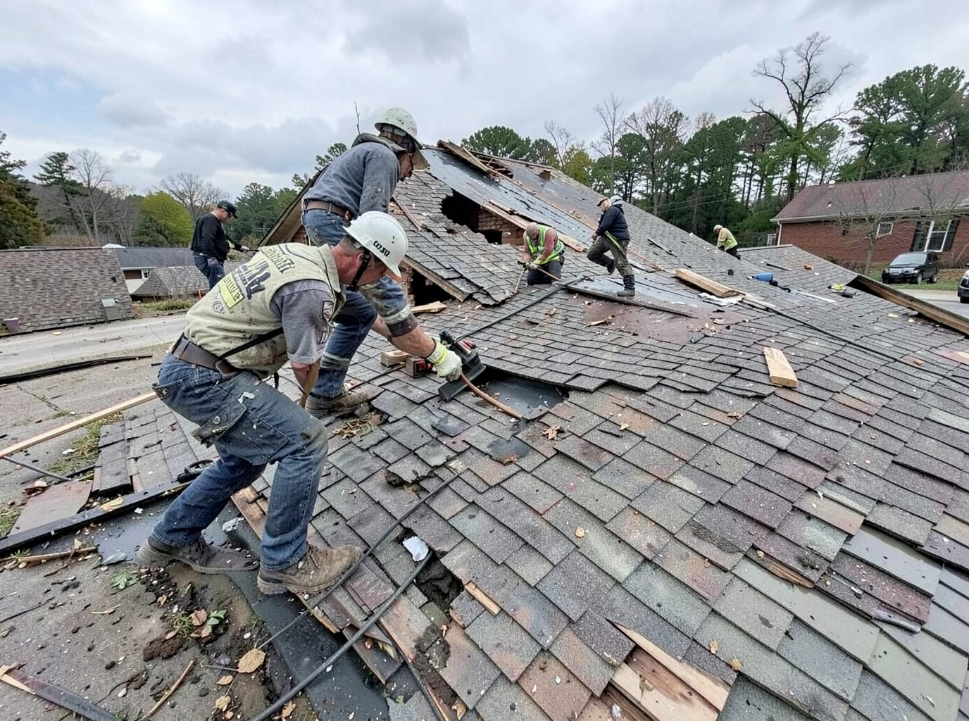 roofing contractor in Blue Mound, IL